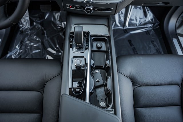 2025 Volvo XC60 Hybrid T8 Plus photo 23