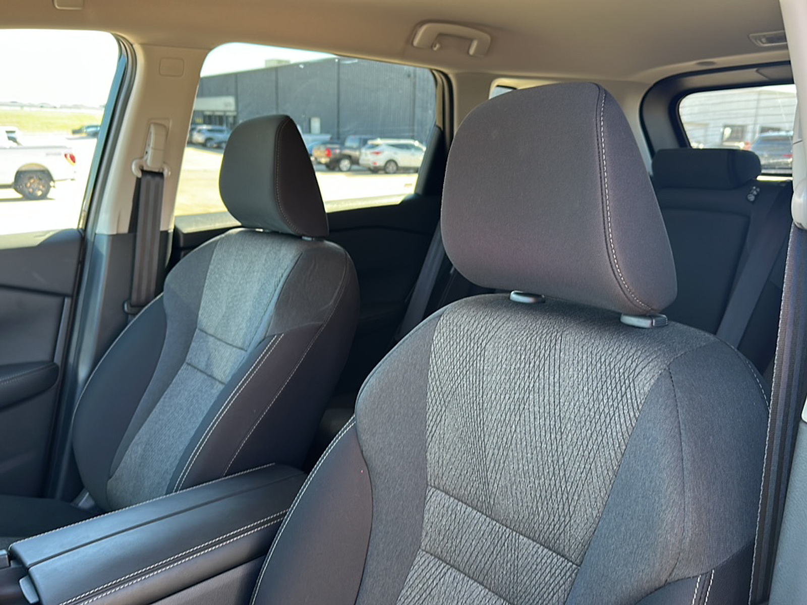 2025 Nissan Rogue SV photo 2