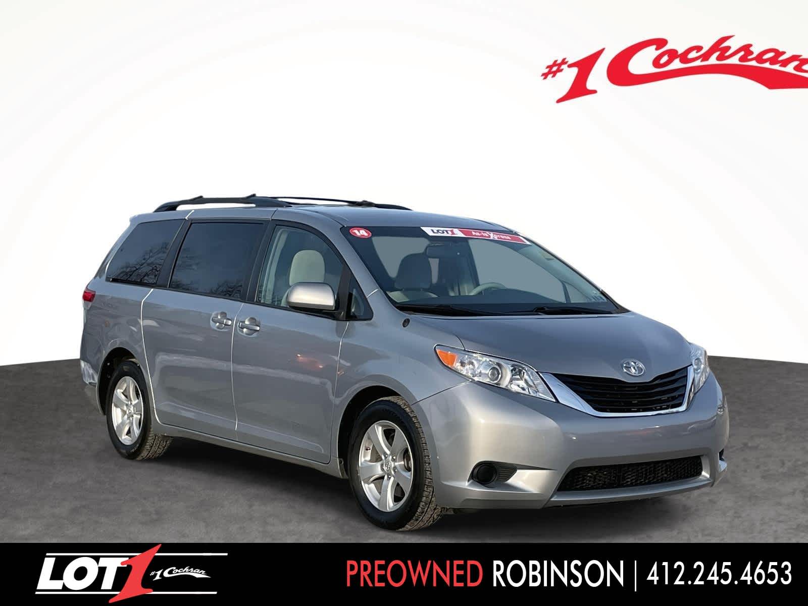 2014 Toyota Sienna LE's photo