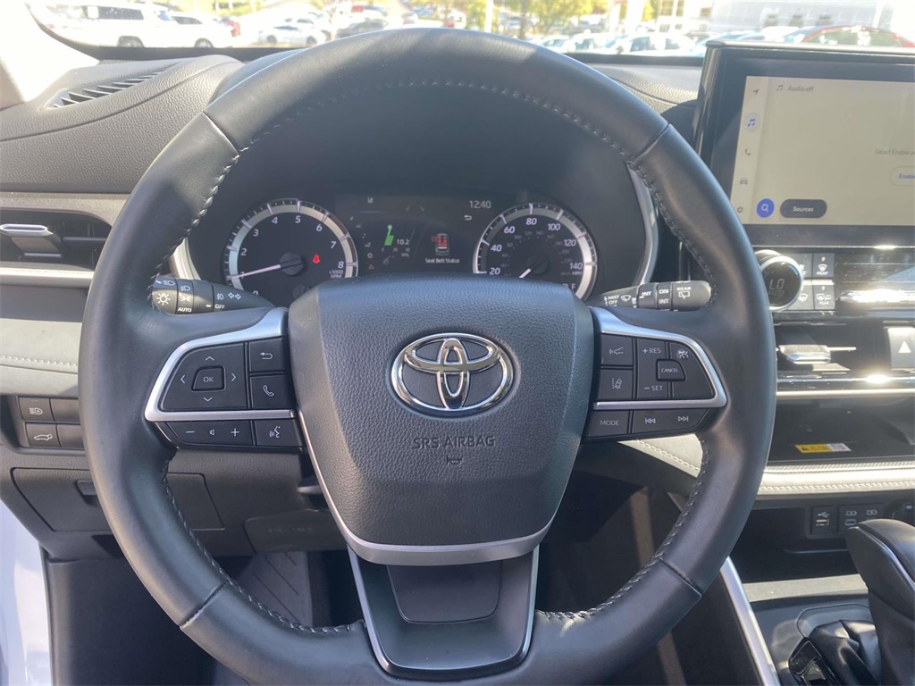 2023 Toyota Highlander XLE photo 25