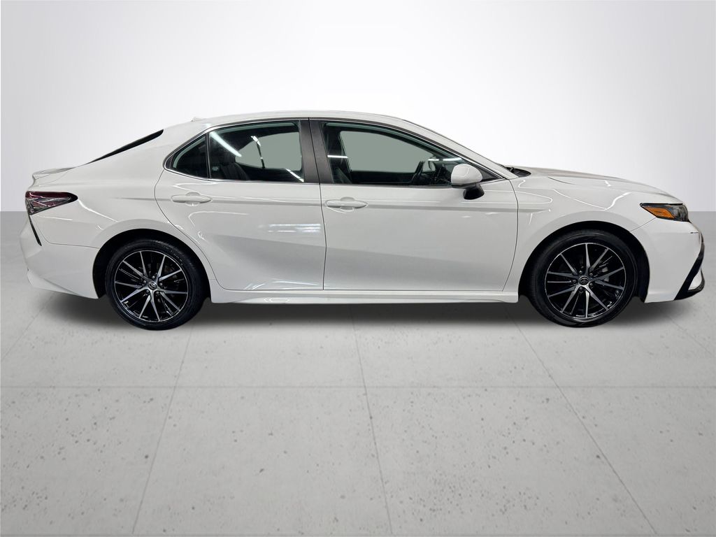 2021 Toyota Camry SE photo 7