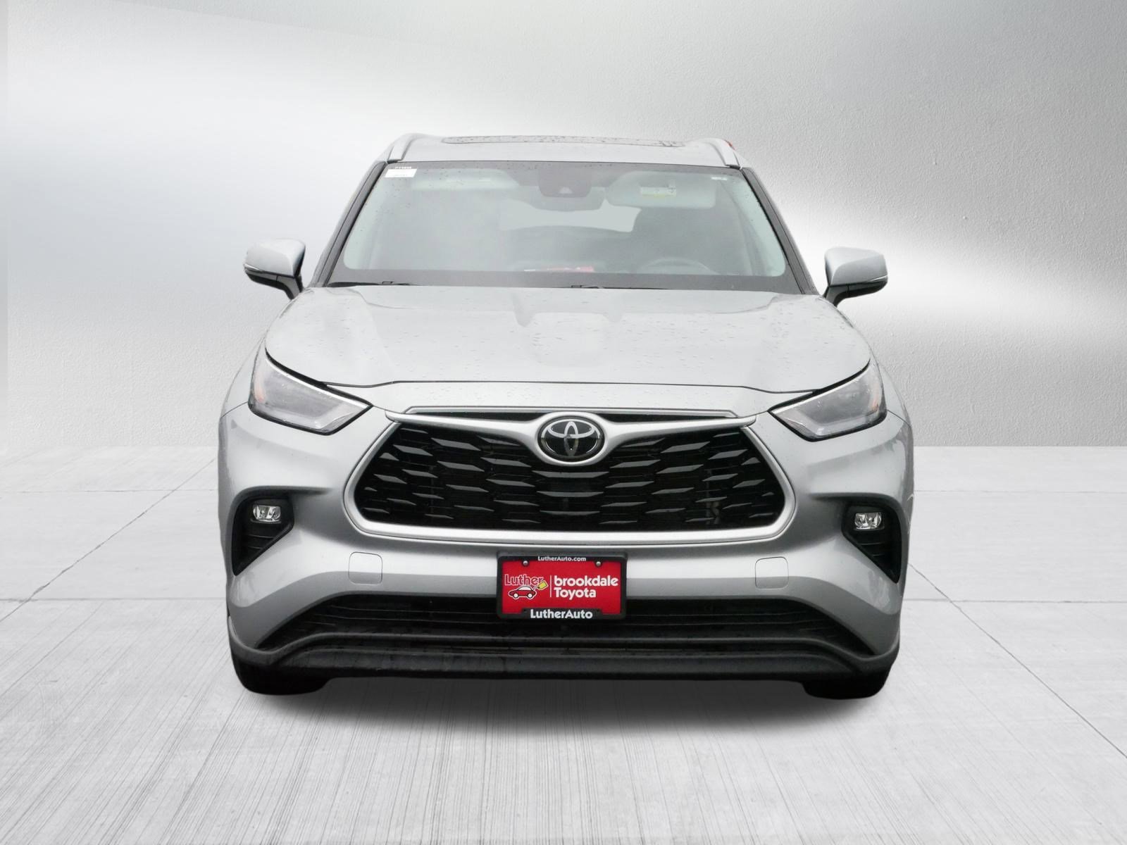 Certified 2024 Toyota Highlander XLE with VIN 5TDKDRBH0RS531634 for sale in Brooklyn Center, Minnesota