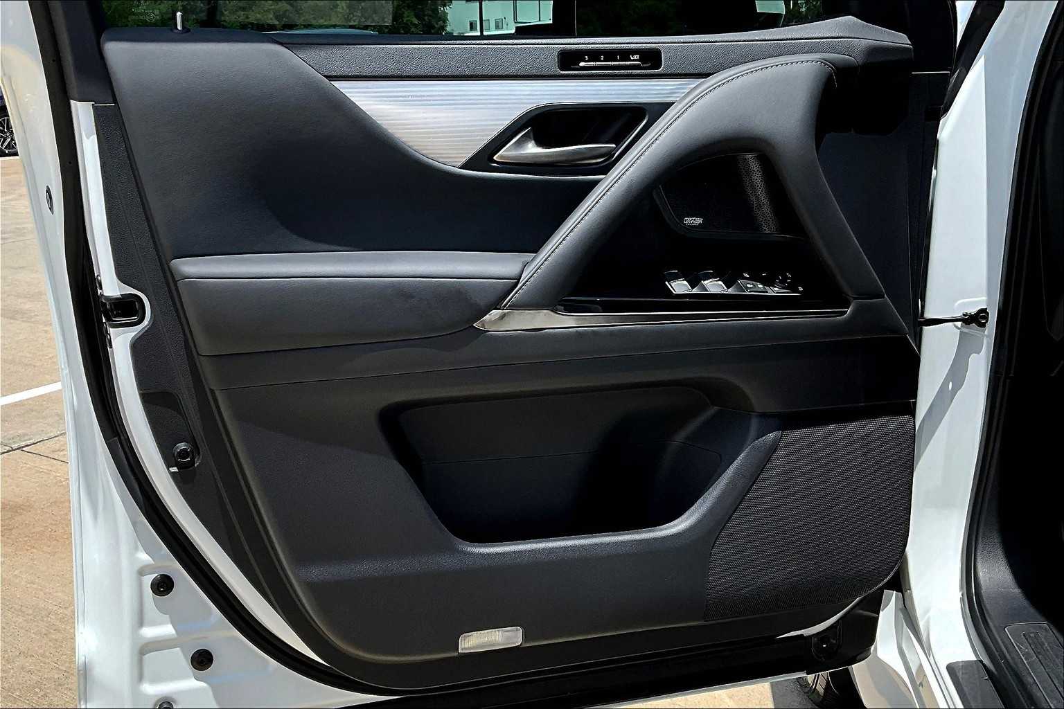 2024 Lexus LX 600 F SPORT photo 19