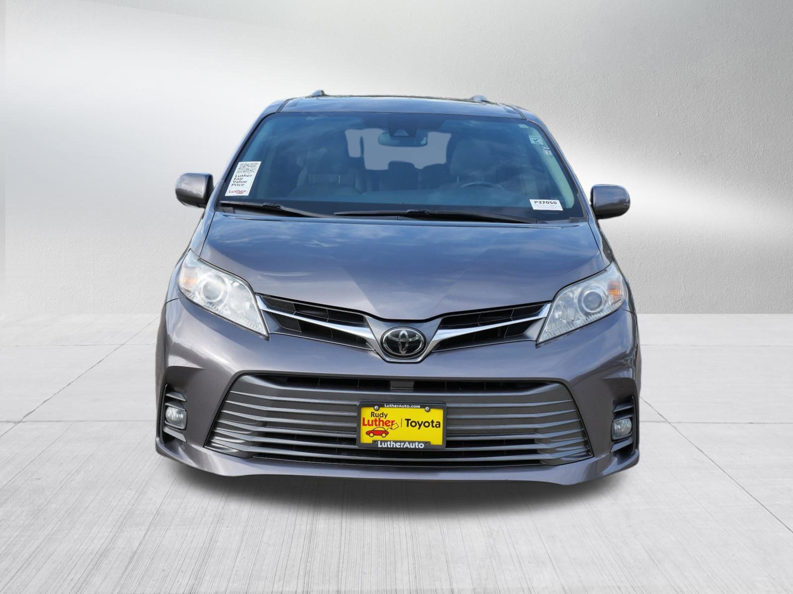 Certified 2020 Toyota Sienna XLE Premium with VIN 5TDYZ3DC9LS058382 for sale in Golden Valley, Minnesota