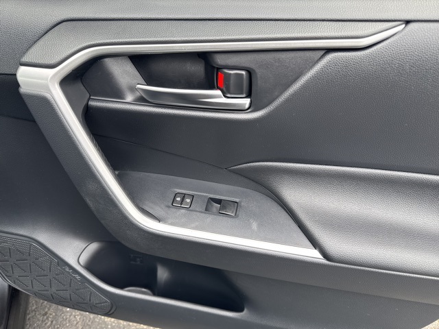 2019 Toyota RAV4 XLE photo 13