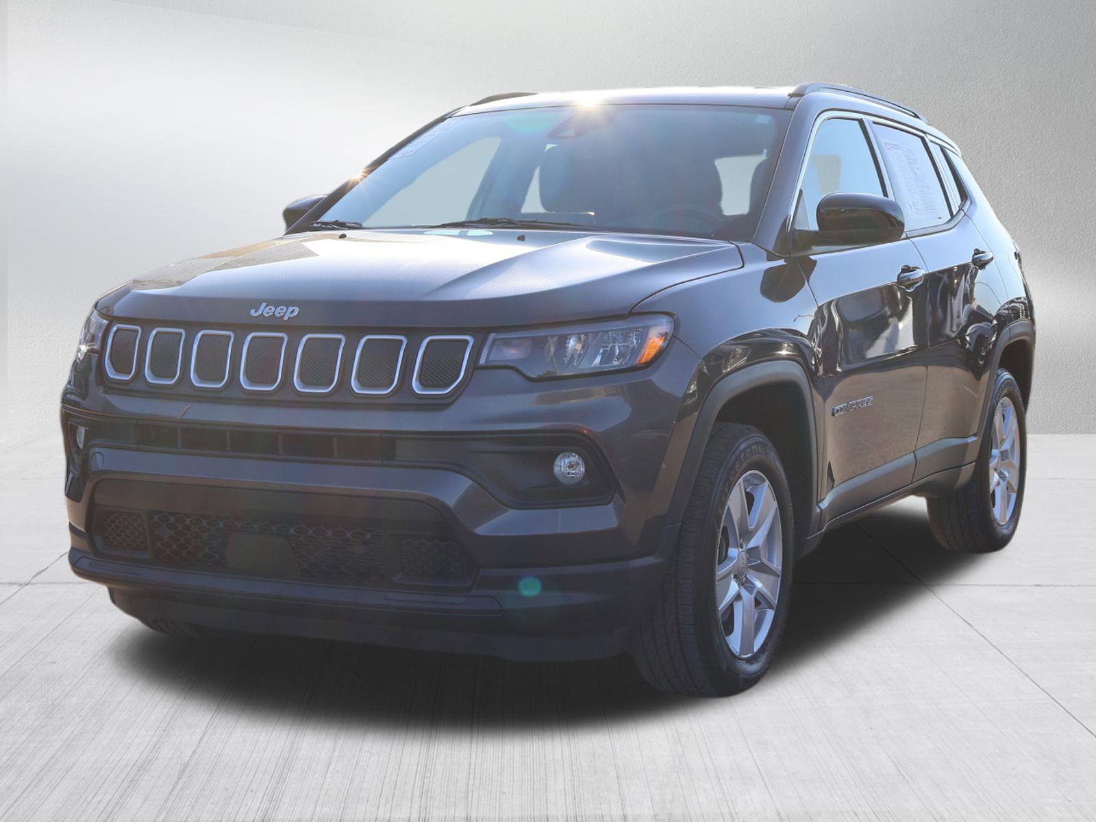2022 Jeep Compass Latitude photo 3