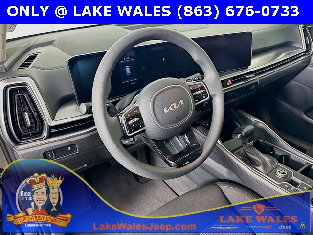 2024 Kia Sorento LX photo 8