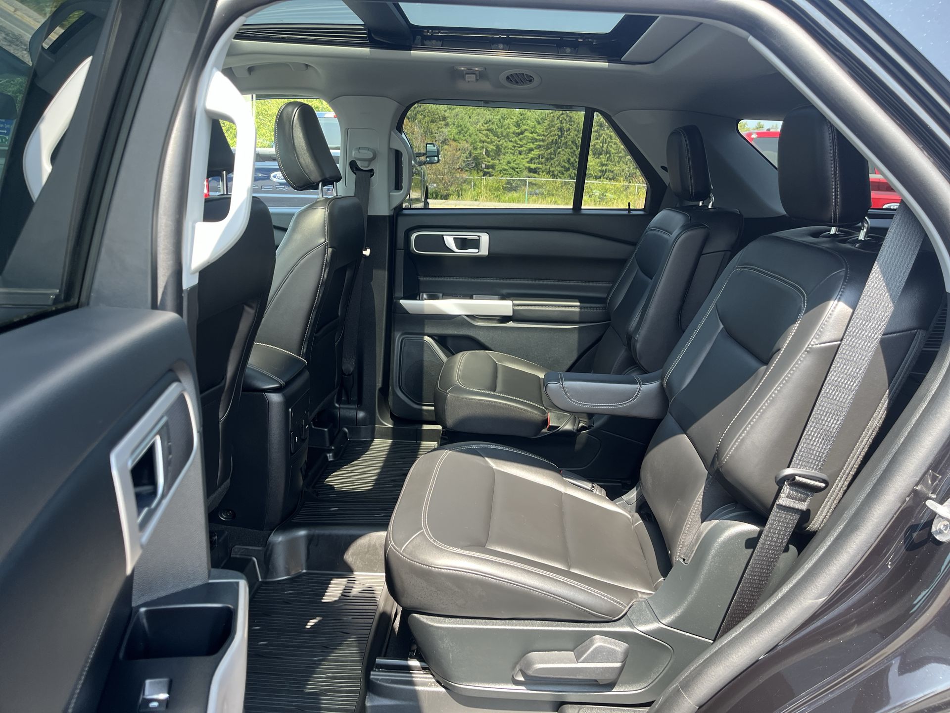 2023 Ford Explorer XLT photo 4