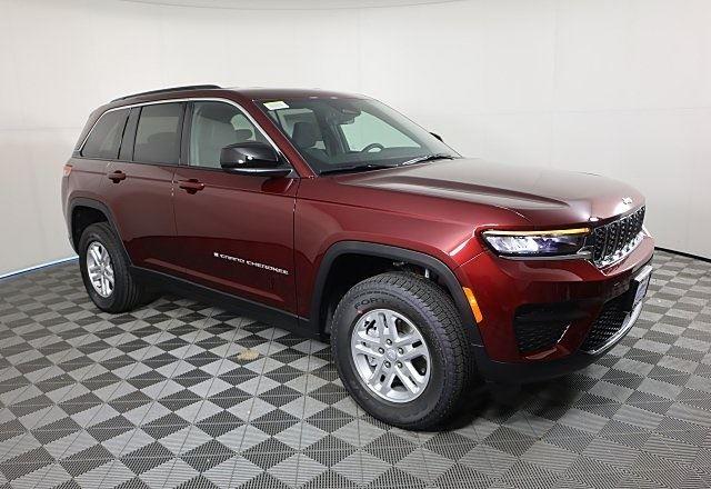 2025 Jeep Grand Cherokee Laredo photo 2