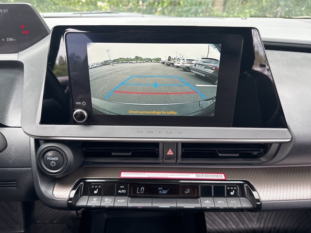 2024 Toyota Prius XLE photo 27