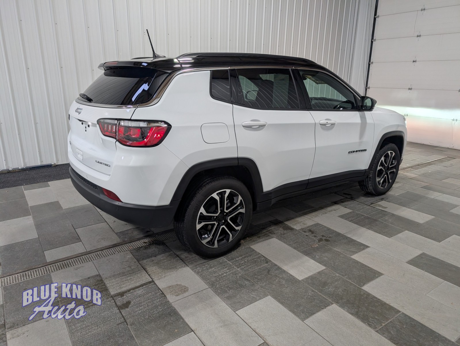 2023 Jeep Compass Limited photo 3