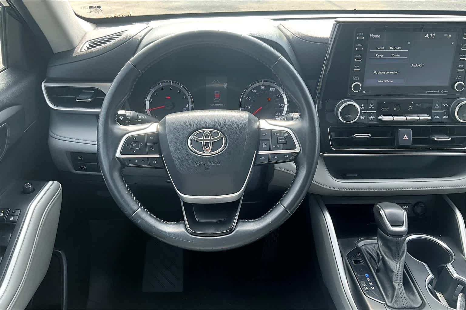 2022 Toyota Highlander LE photo 2