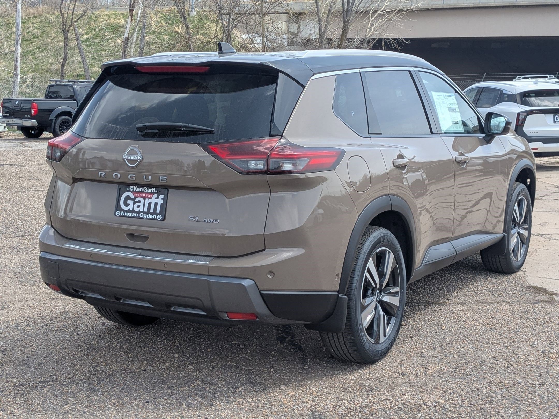 2025 Nissan Rogue SL photo 3