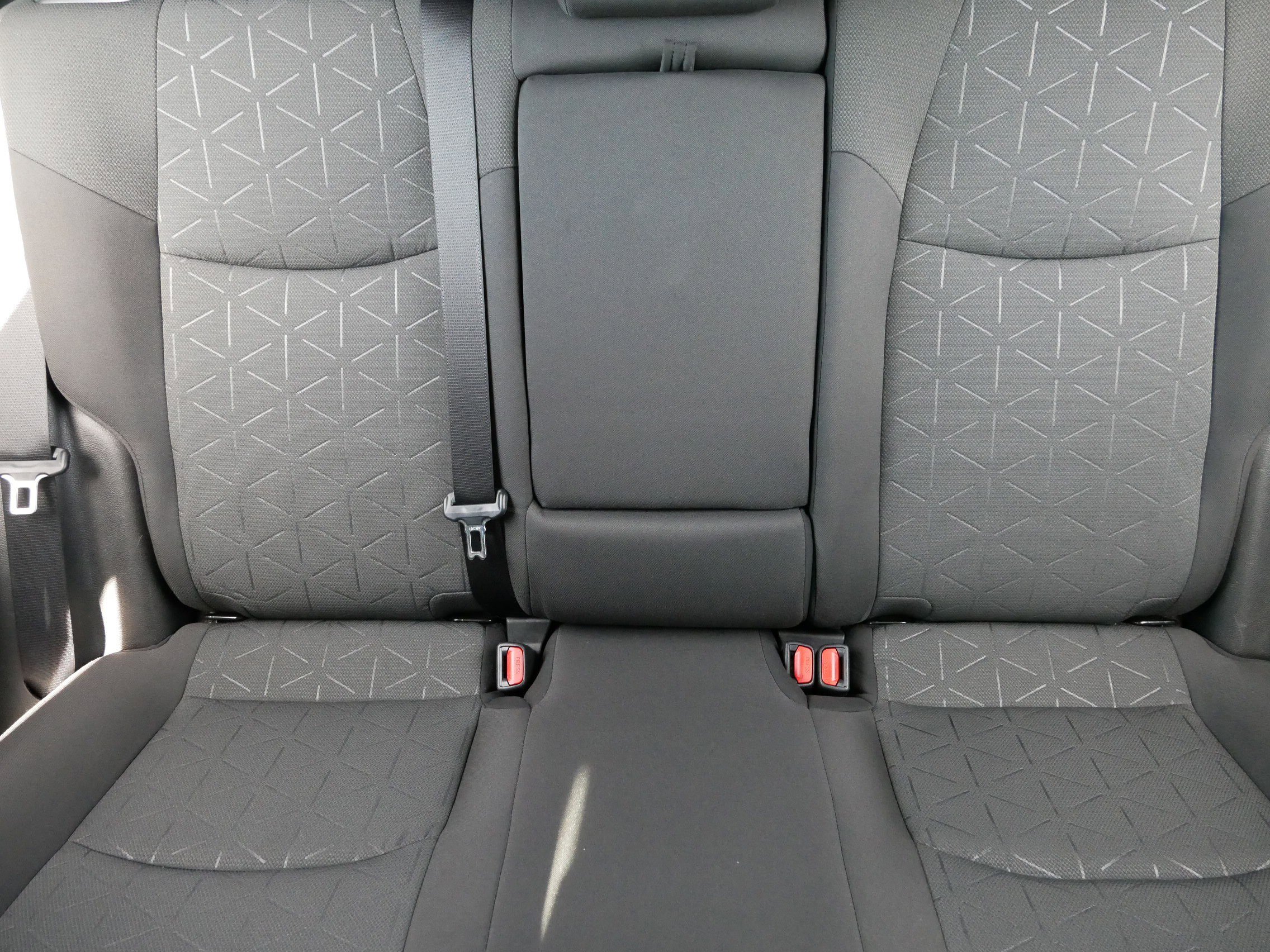 2022 Toyota RAV4 Hybrid XLE photo 13