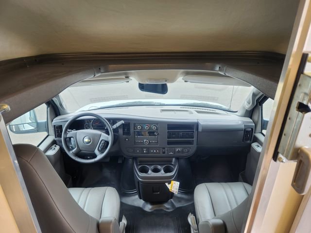 2023 Chevrolet Express Cutaway 3500 photo 7