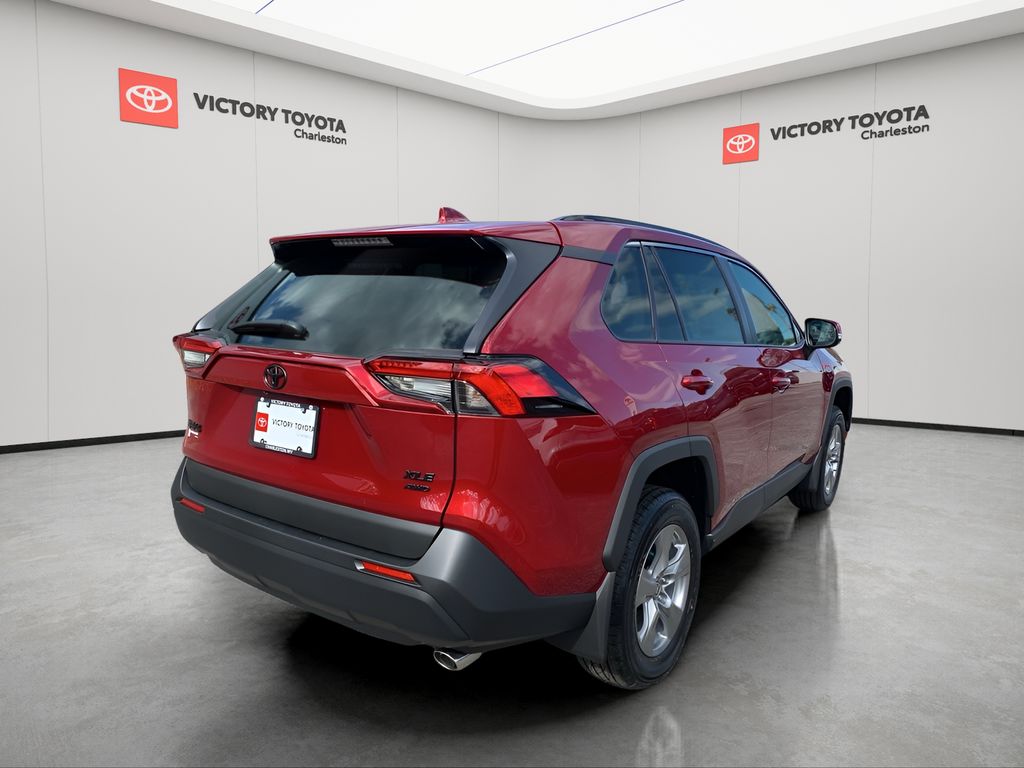 2025 Toyota RAV4 XLE photo 4