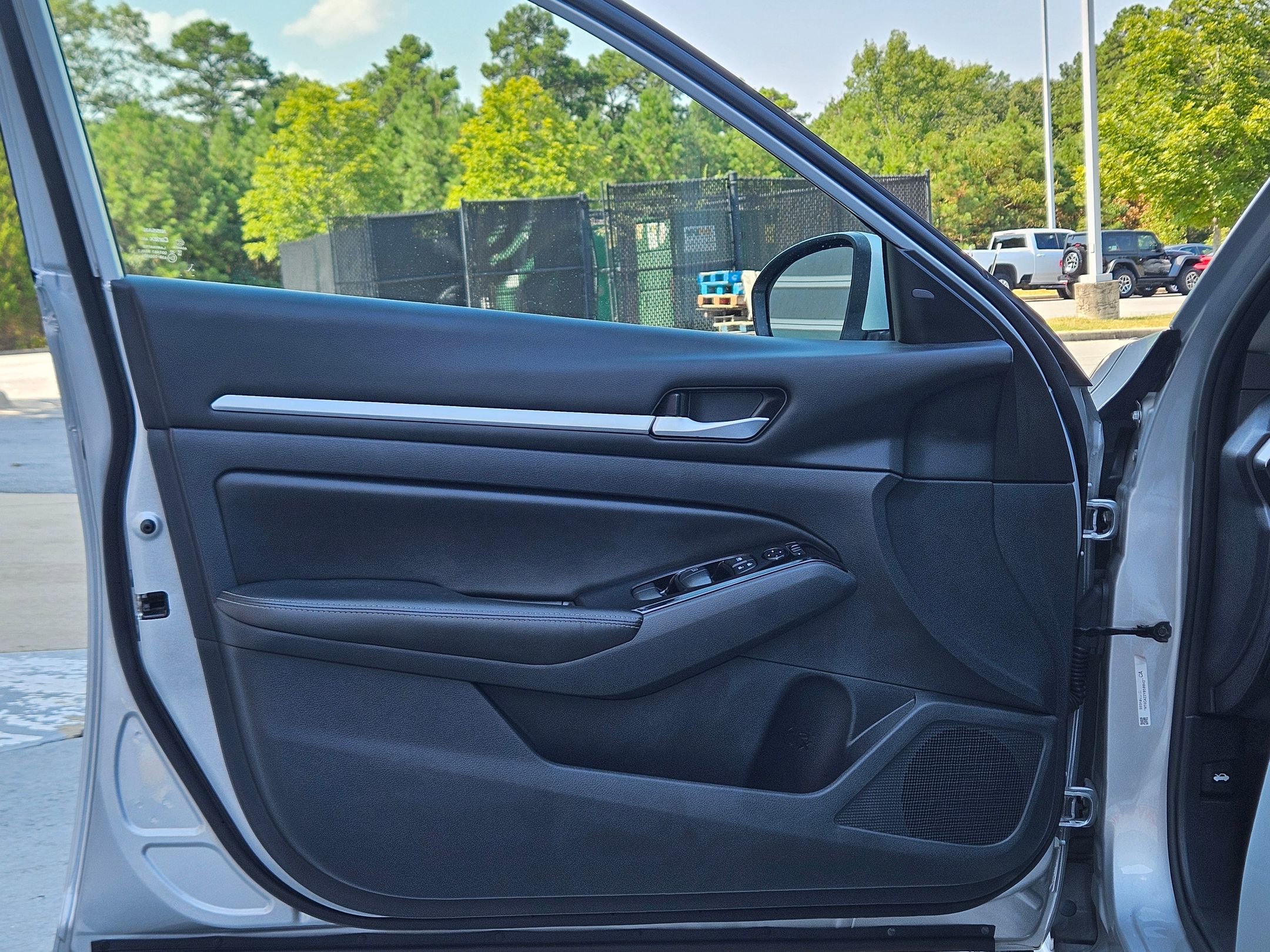 2023 Nissan Altima 2.5 SV photo 17