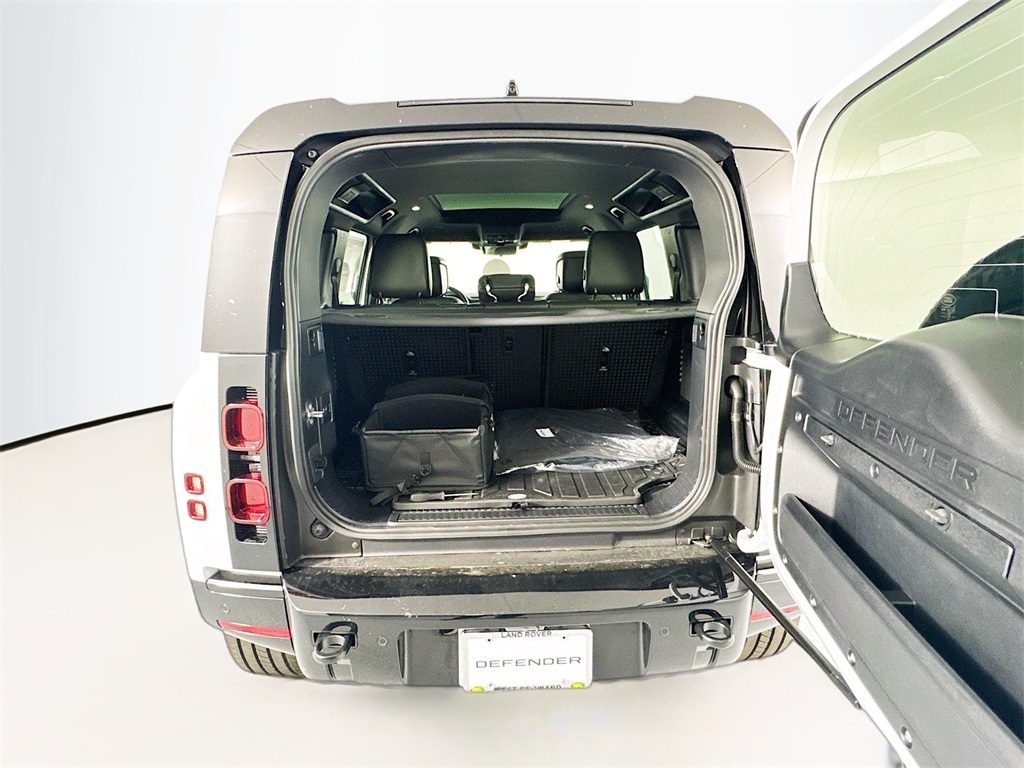 2025 Land Rover Defender 110 X-Dynamic SE photo 20