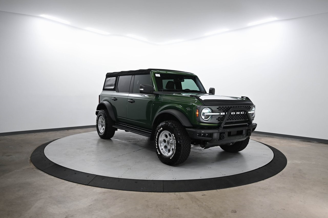 2022 Ford Bronco Badlands photo 2