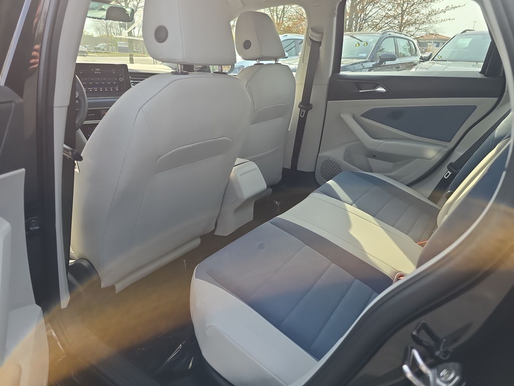 2025 Volkswagen Jetta 1.5T SE photo 12