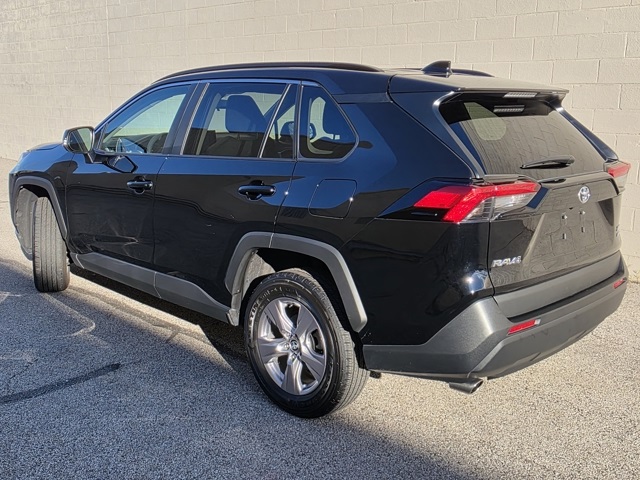2022 Toyota RAV4 XLE photo 2