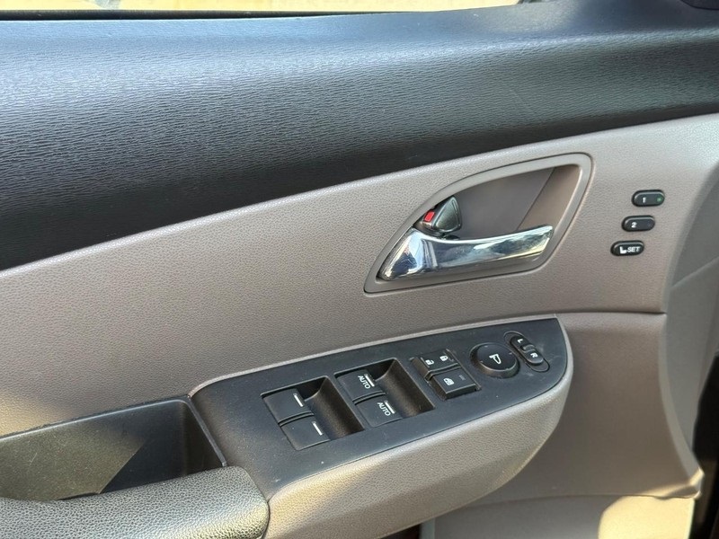 2016 Honda Odyssey Touring photo 18