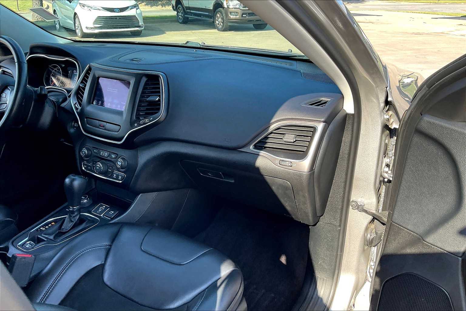2019 Jeep Cherokee Latitude photo 16