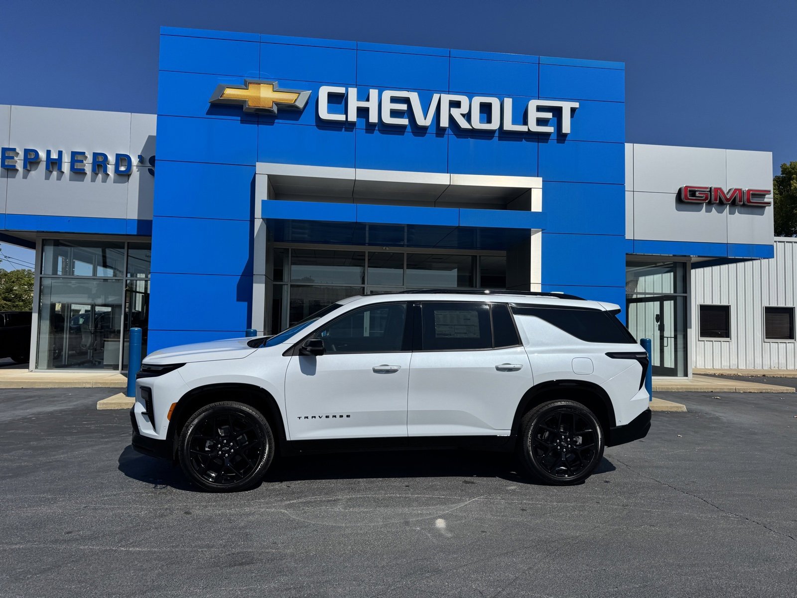 2026 Chevrolet Traverse RS photo 2