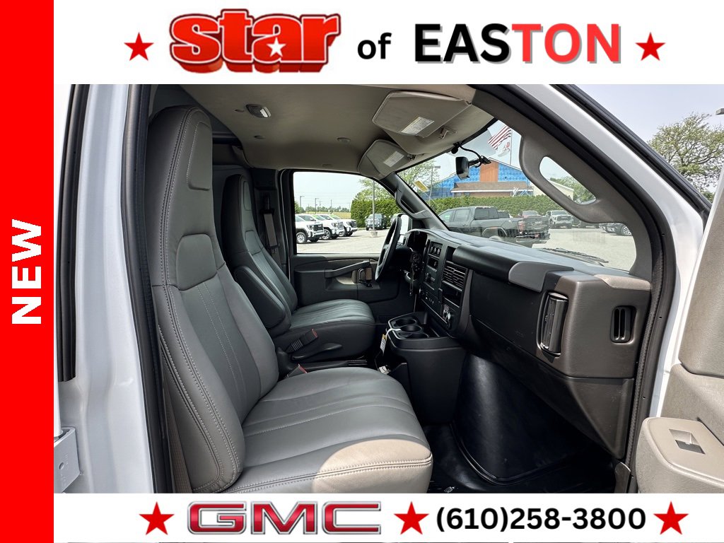 2025 Gmc Savana Cargo 2500 photo 9