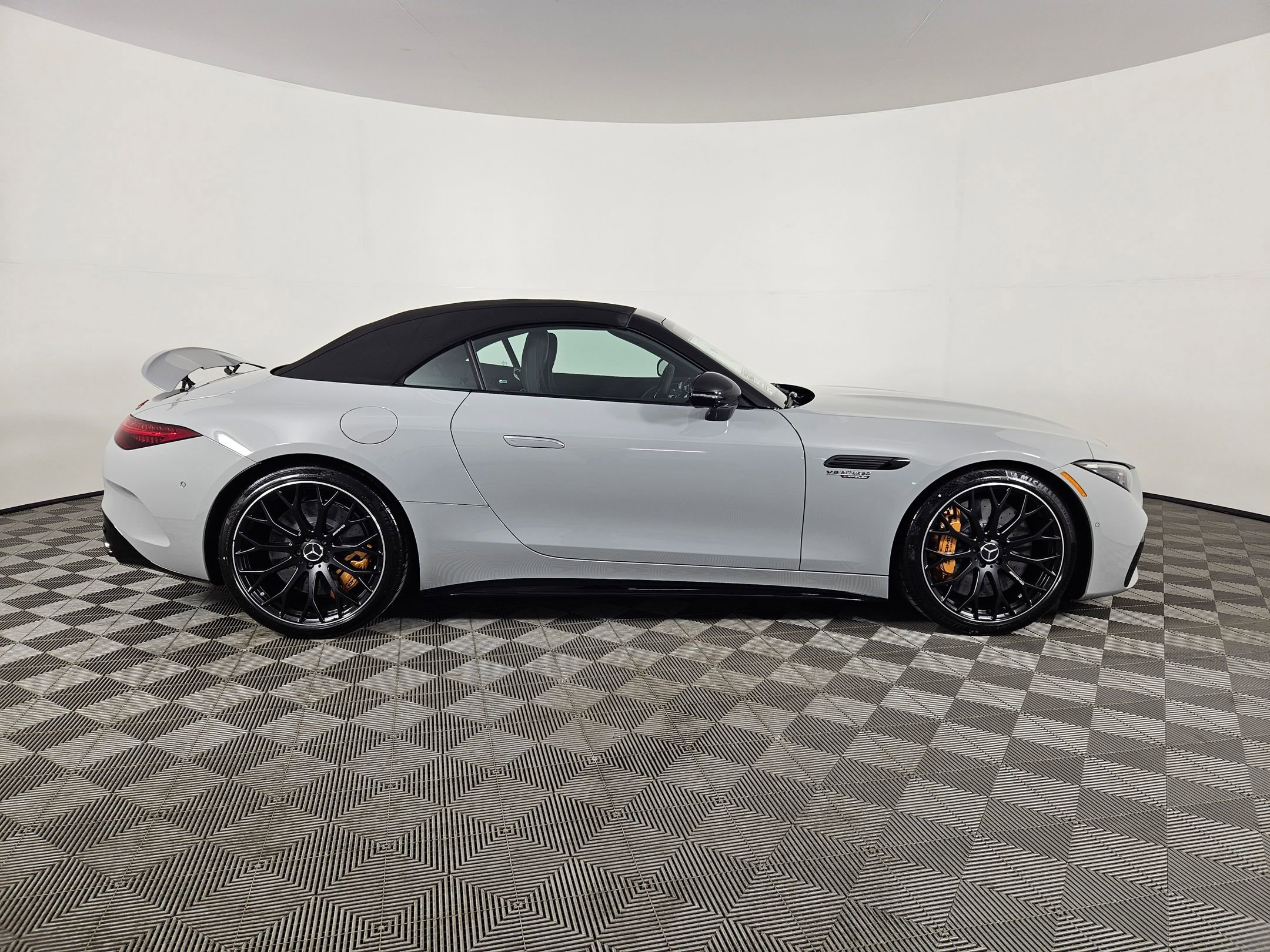 2025 Mercedes Benz SL AMG 63 photo 6