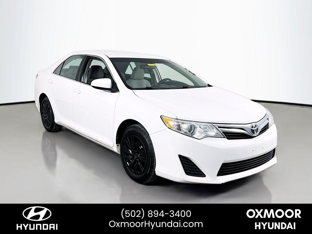 2014 Toyota Camry LE's photo