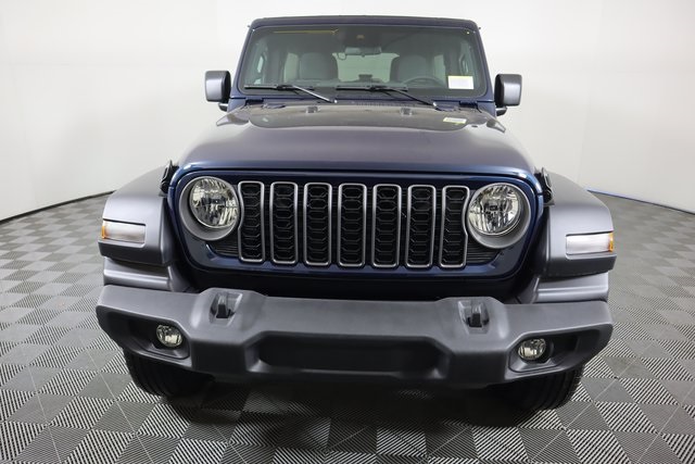 2025 Jeep Wrangler photo 3
