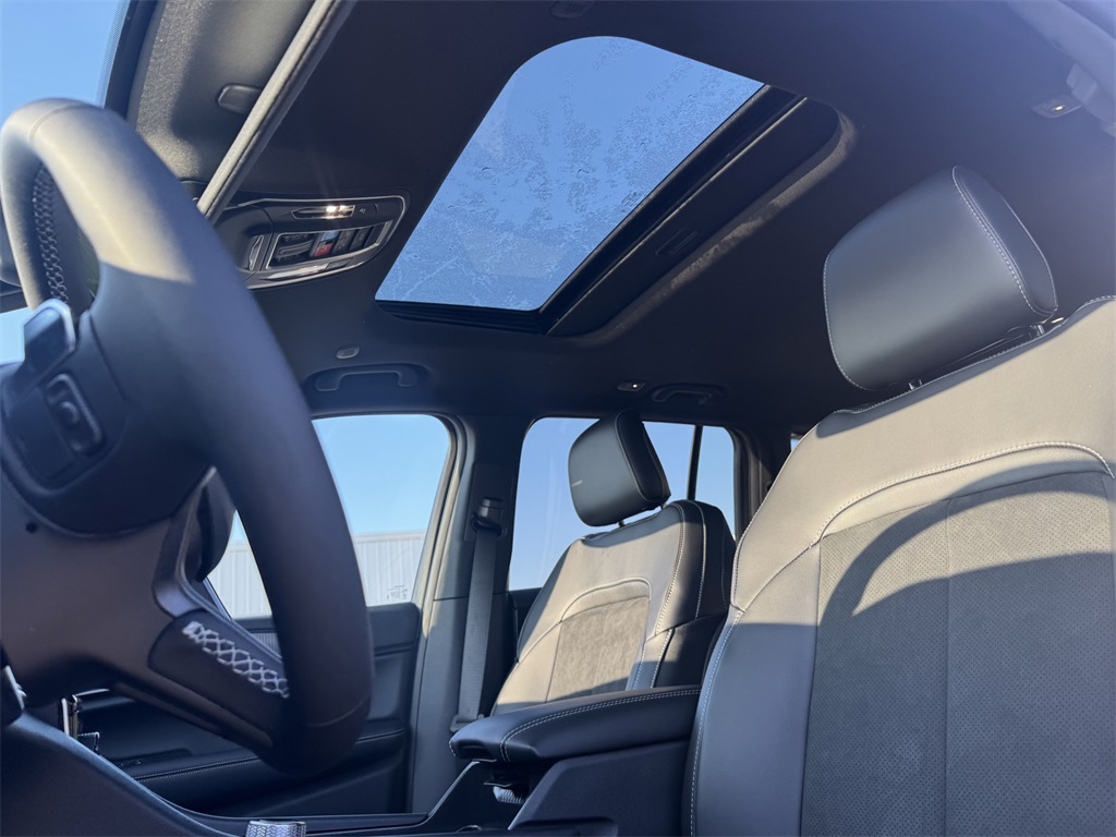 2025 Jeep Grand Cherokee Laredo Altitude photo 13