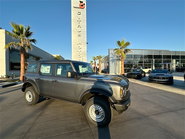 2025 Ford Bronco 4-Door Base's photo