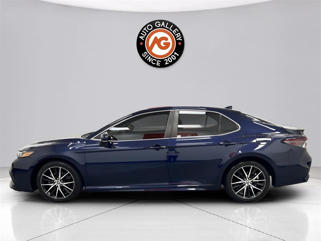 2022 Toyota Camry SE photo 4