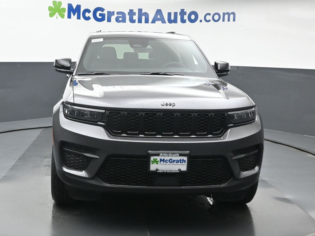 2025 Jeep Grand Cherokee Altitude photo 3