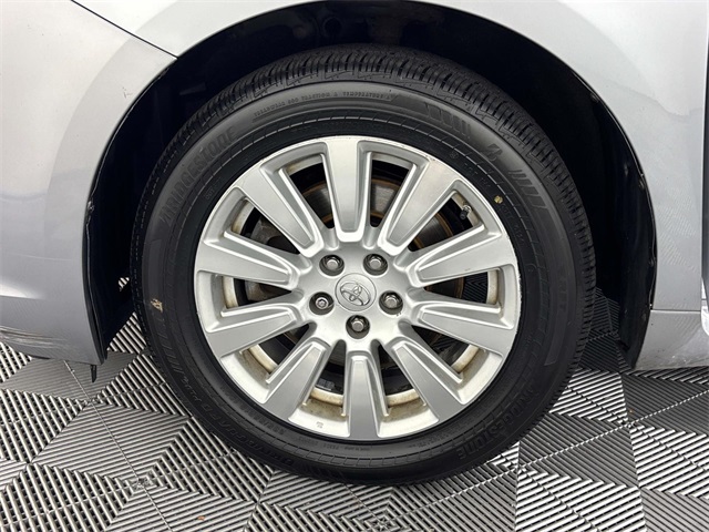 2017 Toyota Sienna LE photo 24