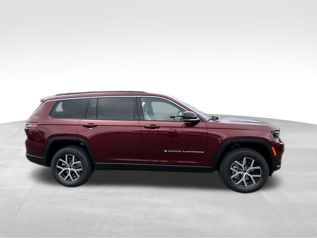 2025 Jeep Grand Cherokee Limited photo 2