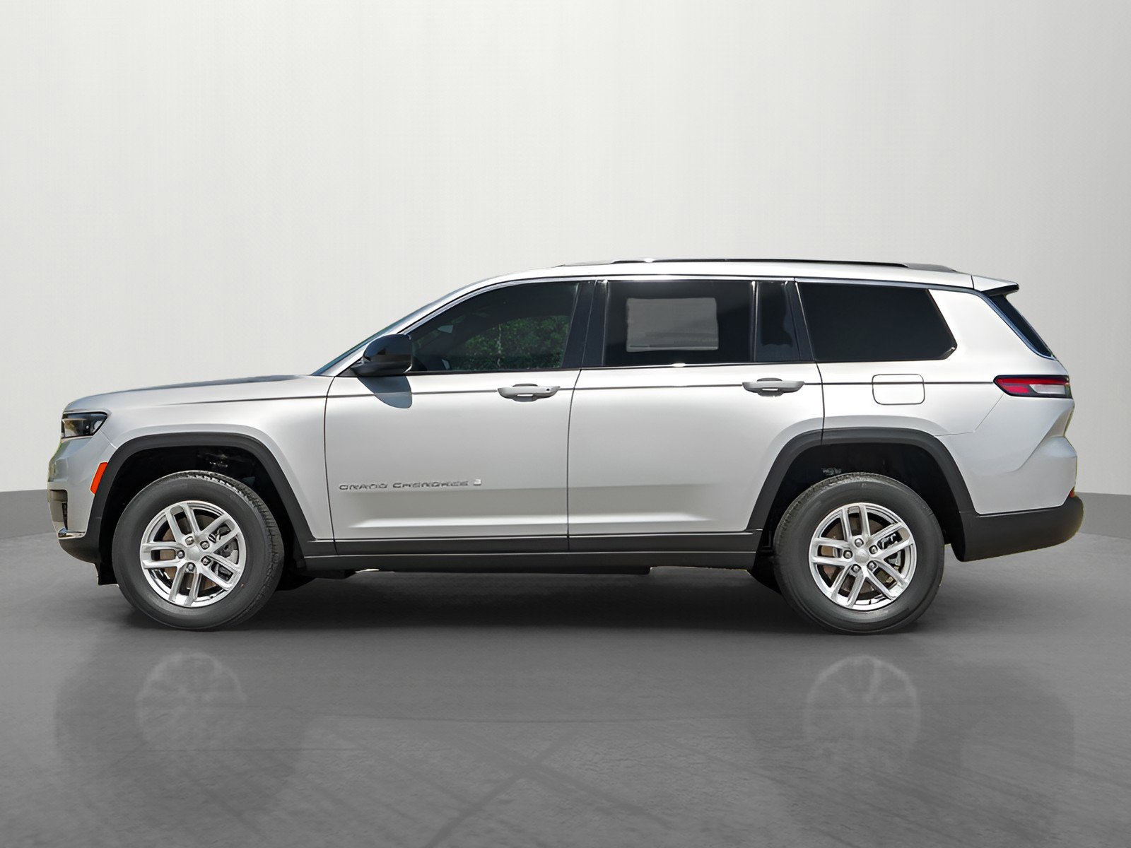 2025 Jeep Grand Cherokee Laredo X photo 3