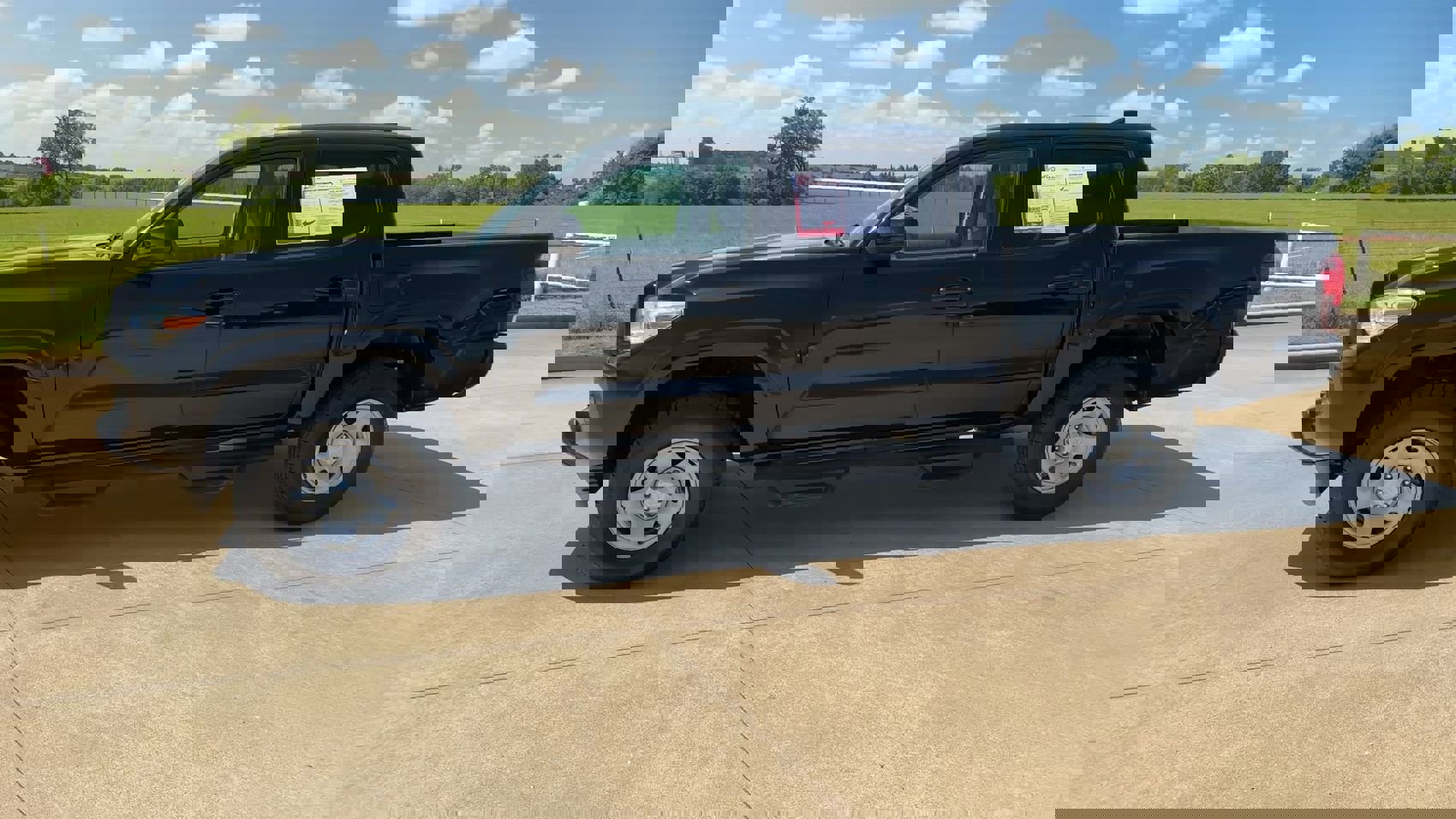 2022 Toyota Tacoma 4x4 SR Double Cab V6 photo 4