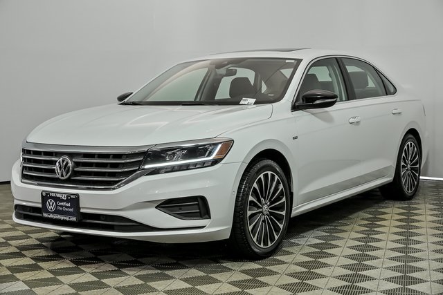 2022 Volkswagen Passat 2.0T Limited photo 4