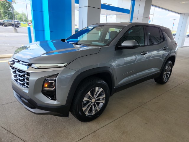 2026 Chevrolet Equinox LT photo 2