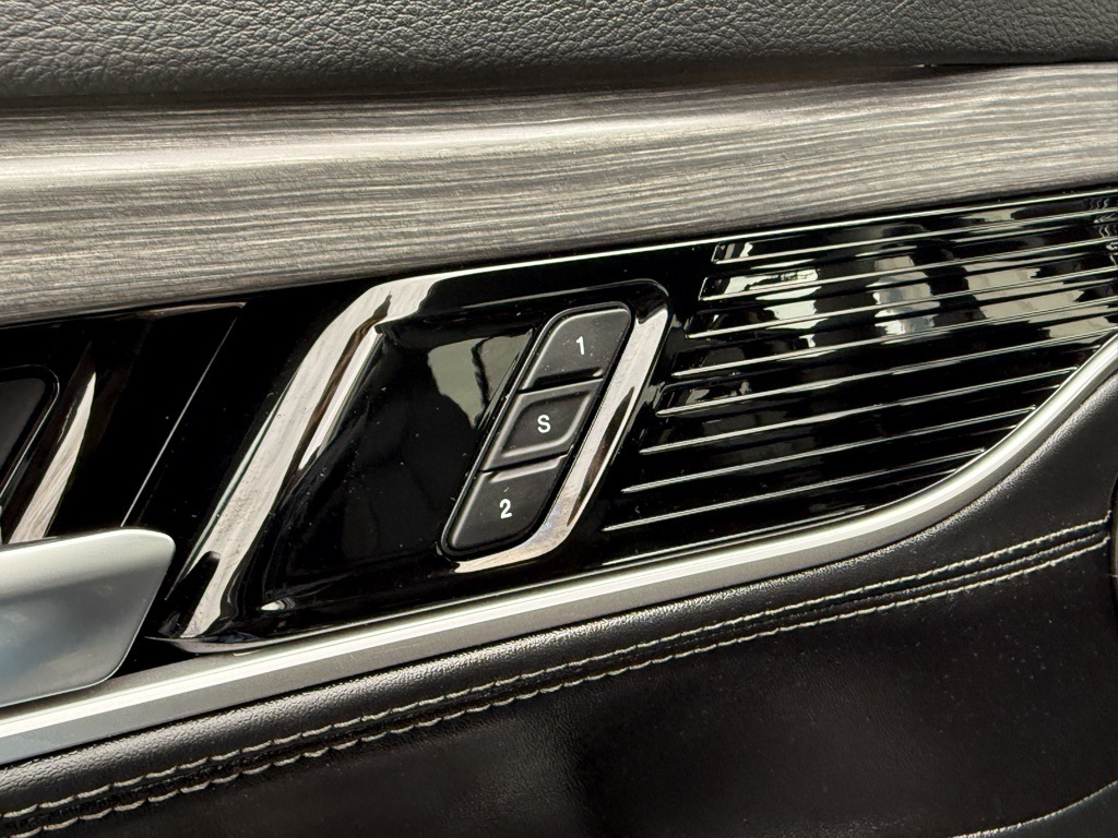 2024 Jeep Wagoneer L Series II photo 18