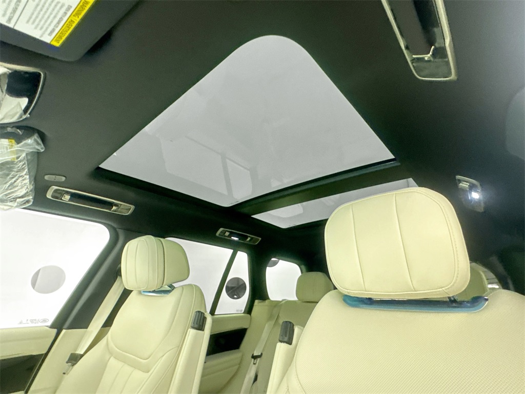 2025 Land Rover Range Rover SE photo 18