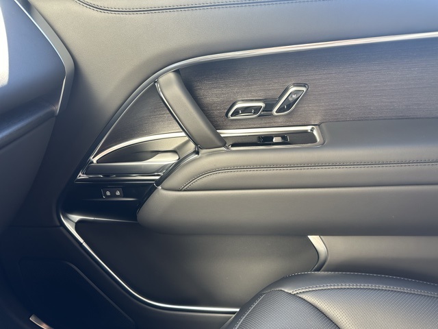 2025 Land Rover Range Rover SE photo 37