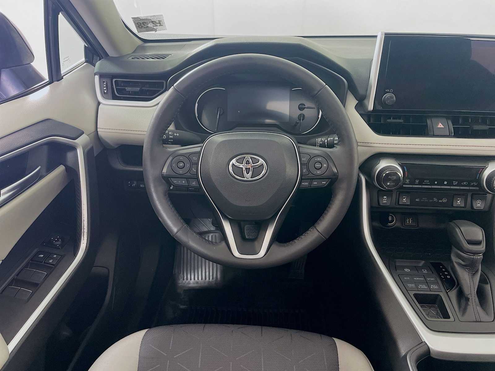 2024 Toyota RAV4 XLE photo 21