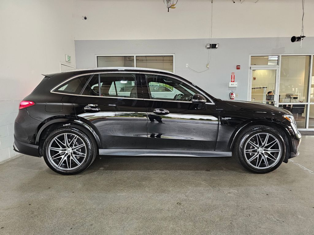 2025 Mercedes Benz GLC 43 AMG 4MATIC photo 4
