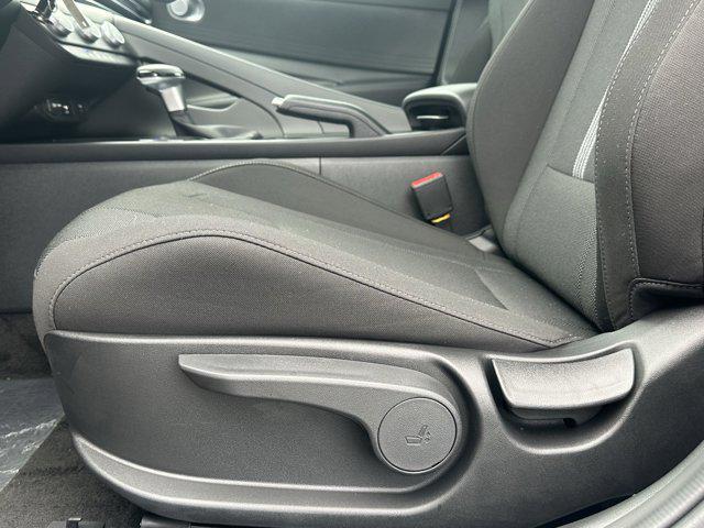 2025 Hyundai Elantra SE photo 9
