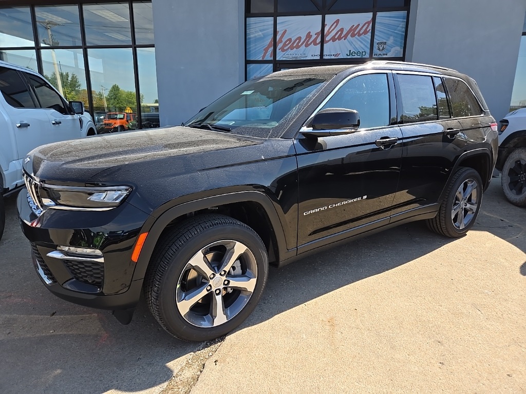 2025 Jeep Grand Cherokee Limited photo 2