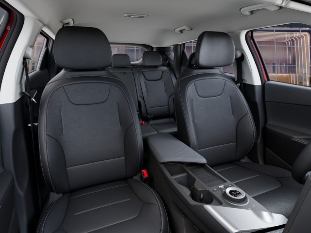 New 2025 Runway Red Kia Light Long Range image 15